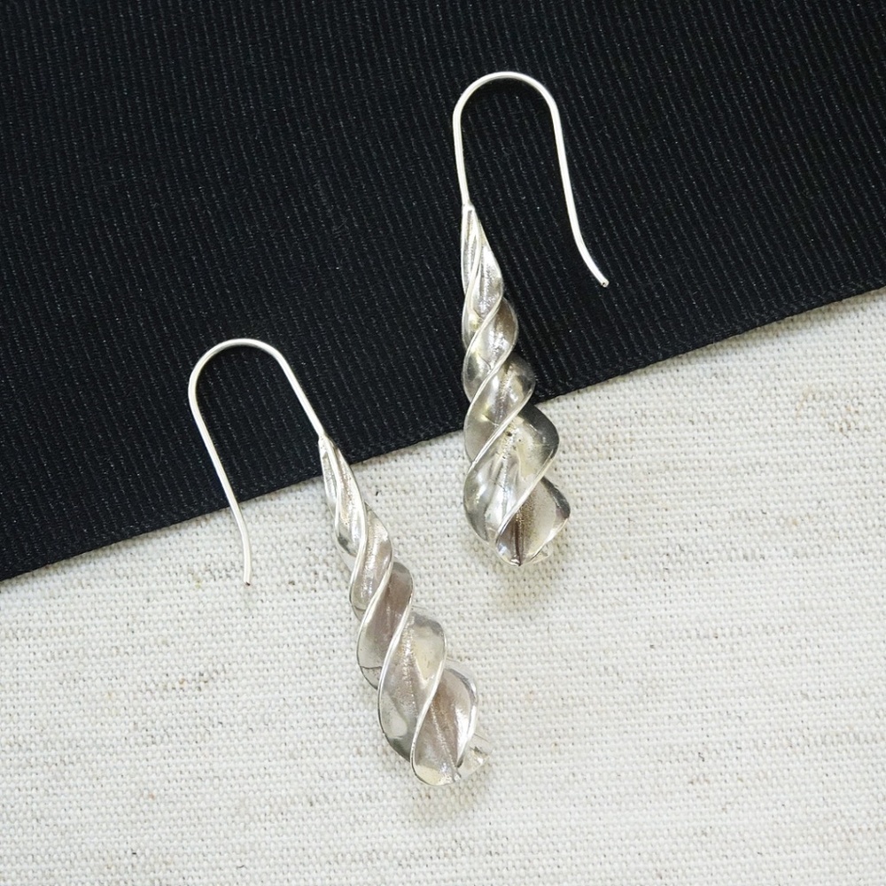 Elongated Silver Teardrop Earrings in twisted metal, chic & casual, NWT